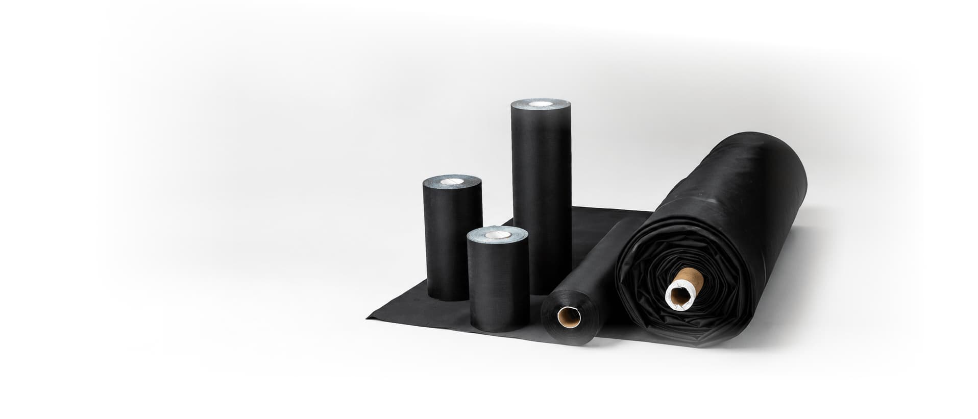 EPDM dakbedekking — verschillende rolmaten en uitgerolde folie